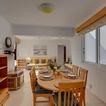 Seaview Escape Meneou