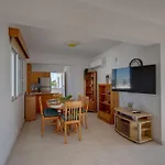 Seaview Escape Meneou